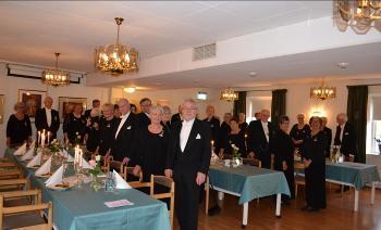 UM Peter Olofsson hälsade oss välkomna och erinrade om varför vi, systrar och bröder, gemensamt samlats denna dag. Bröderna hade riggat upp tekniken för sändningen från Stockholm.