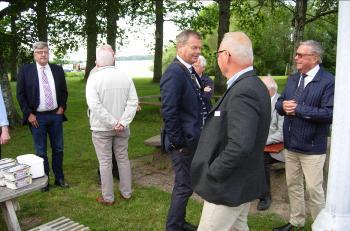 Trots frånvaron av Kaplans punkt i sommaragendan höll K, Göran Wahlquist, en liten betraktelse grundad på två kända svenska sommarpsalmer.