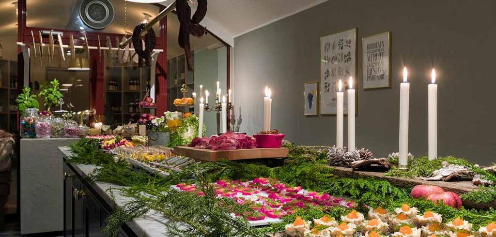 Som avslutning dukar vi upp eleganta desserttapas som doftar av kanel, kardemumma, pomerans, stjärnanis smaker och dofter en annorlunda men ändå välbekant och god jul, helt enkelt.