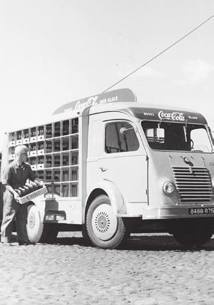 Läskedrycksjätten kommer till Finland Första gången man i Finland kunde bli bjuden på Coca-Cola skedde vid Olympiska spelen i Helsingfors sommaren 1952.