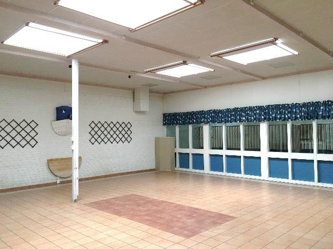 Det finns ett kök och matsal som var skolbespisning fram tills den nya skolan blev klar.