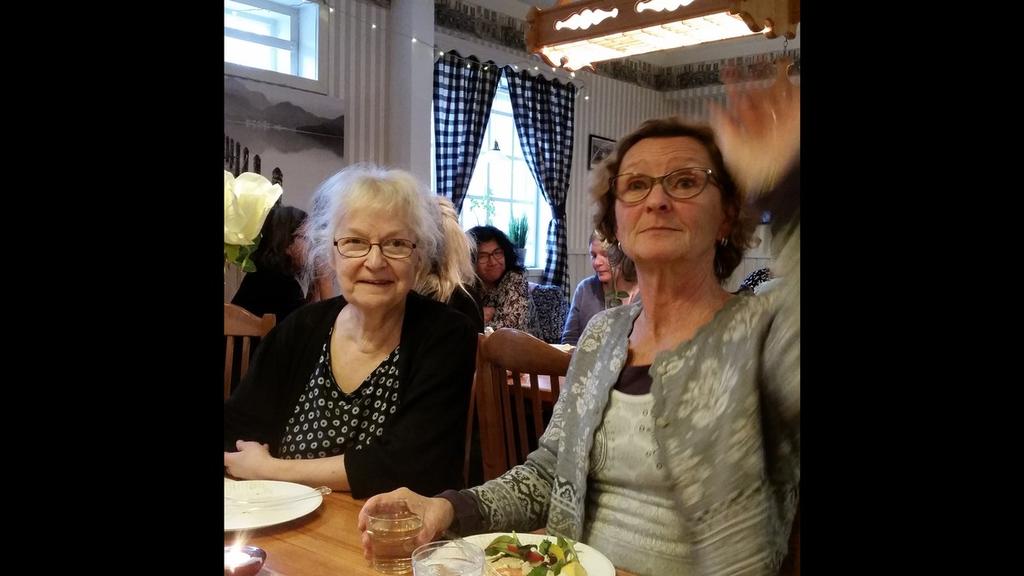Sitt engagemang för att skapa ett gemensamt forum för bildterapi i hela Sverige bidrog till att hon 2006 var med och startade SRBt, Sveriges riksförbund för bildterapeuter. Där har hon bl.a. verkat för att utarbeta etiska riktlinjer för bildterapi och utforma ett nationellt auktorisationsförfarande för vår yrkesgrupp.
