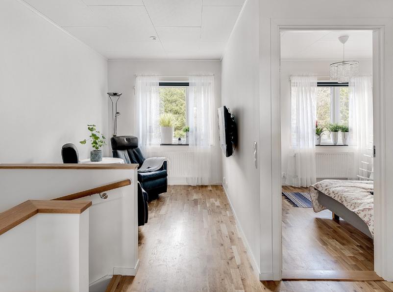 Husen är energieffektiva och uppvärmning sker med frånluftsvärmepump och med golvvärme på entreplan.
