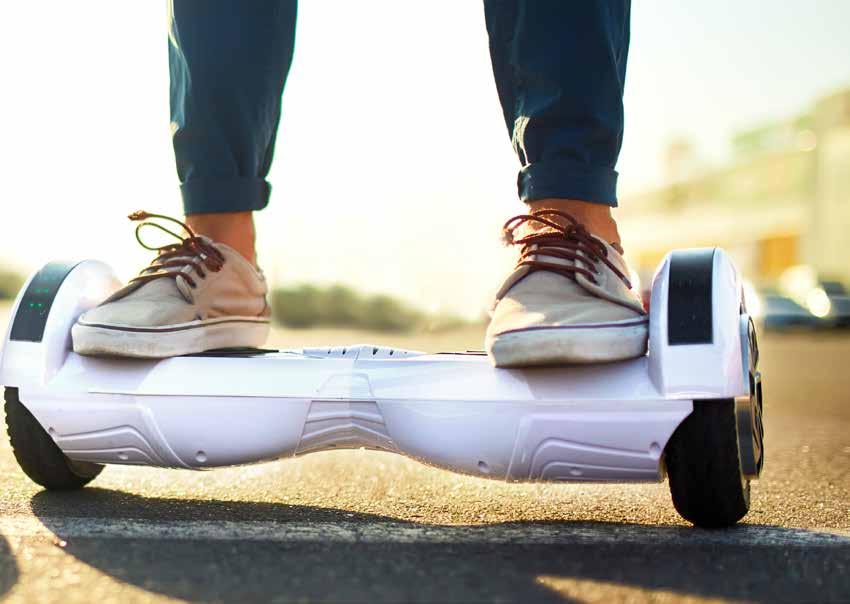 LADDA SÄKERT Hoverboards, eldrivna balansbrädor, som har blivit överhettade har orsakat ett flertal bostadsbränder i Sverige de