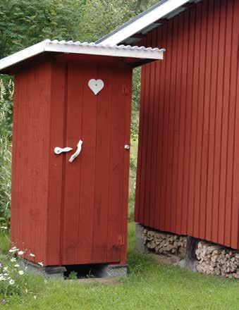 Mulltoa/multrum Mulltoaletten har en mindre behållare i anslutning till toalettstolen där toalettavfallet samlas upp och bryts ned relativt snabbt med hjälp av värme.