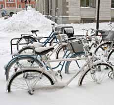 26 / Cykelplan 2016 för Strängnäs kommun 4.1.5 Drift och underhåll En tydlig prioritering av gång- och cykelvägar i vinterväghållningen är viktigt för cyklistens framkomligheten och trafiksäkerhet.