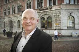 Per-Uno Alm sitter i styrelsen för Hållbar Utveckling Skåne och arbetar till vardags som hållbarhetsstrateg för Sparbanken Syd.