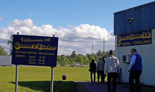 Vi åt lunch på en vägkrog i Ljungby och gjorde senare det sista stoppet, hos Gunnes Väskor vid Mantorp.