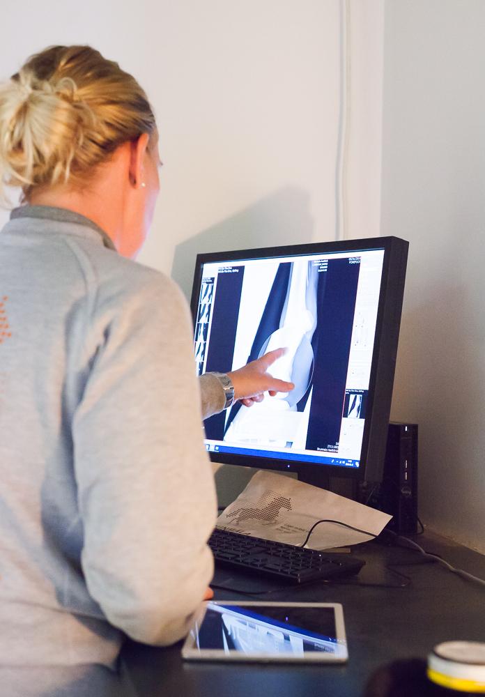 Därför ser vi till att rehabiliteringen blir så kort men långsiktig som möjligt. När du lämnar din häst hos oss på Brunmåla kan du känna dig trygg i att din bästa vän får rätt vård från början.