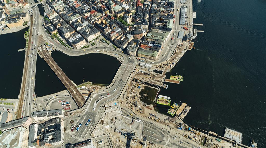 1 Skanska Niomånadersrapport, januari september 217 Byggverksamhet Intäkter och rörelsemarginal, rullande 12 månader 6 5 4 Mdr kr 15 125 1 Förändringar och valutaeffekter Förändring i kr 217 / 216