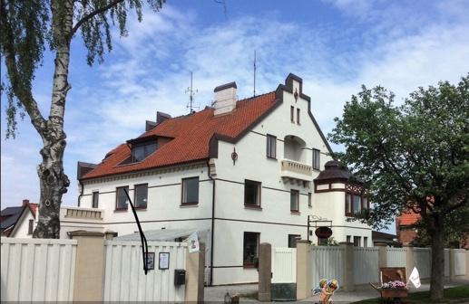 Samtidigt ett nöjesställe med Klippankultur. Vi besöker S:t Petri kyrka i Klippan.