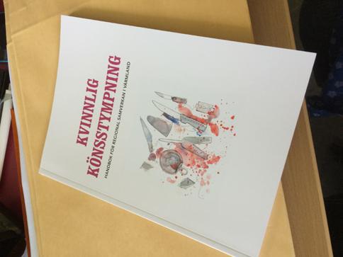 Kvinnlig könsstympning - handbok/kort Handboken har lämnats ut och tillhörande kort, som är till för att läggas ut i väntrum, sättas upp på anslagstavlor eller på toaletter.