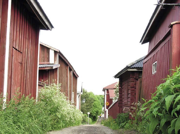 15.00 SLEF:s ÅRSMÖTE i Kristinestads skola. 15.00 Utfärder. Stadsguidning med buss eller Lebellska köpmansgårdens museum eller vandring längs Naturstigen. 17.00 Middag i tältet. 17.00 Feststrängbandet övar i kyrkan.