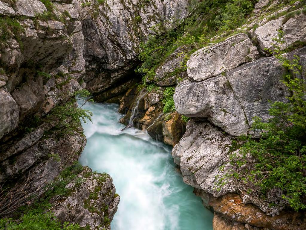 Triglav i Juliska Alperna Sloveniens pärla. Alpenglow över bergsmassiven. Soča Trenta dalen.