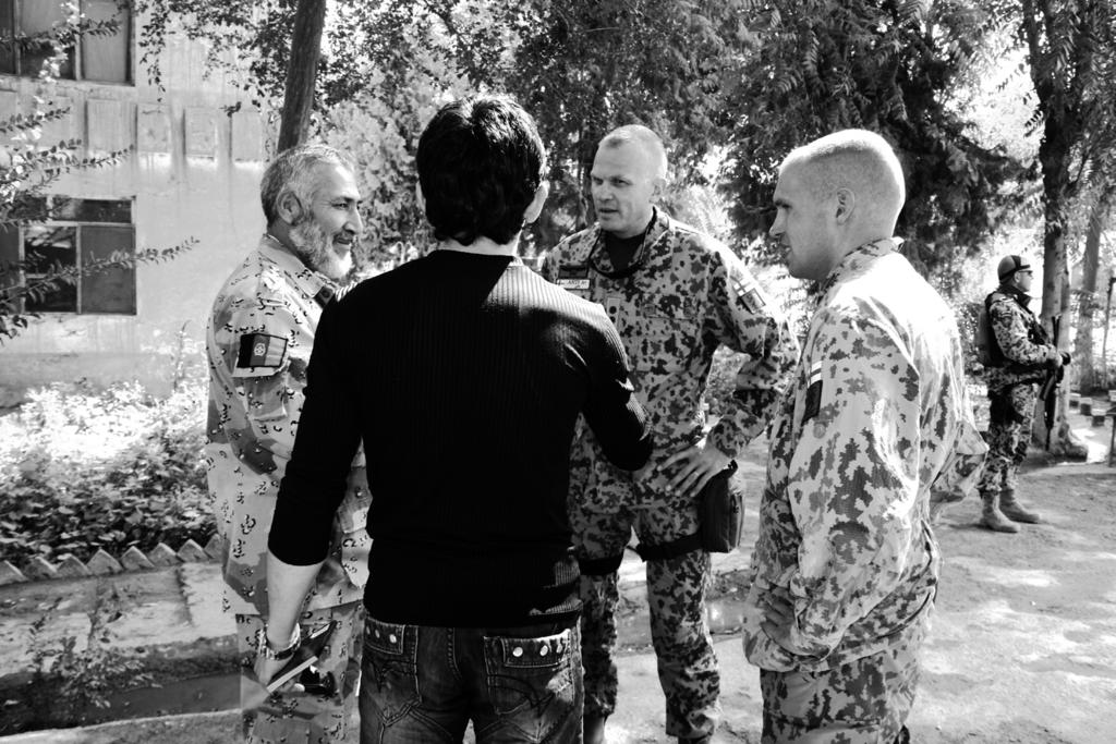 DISKUSSION & DEBATT Foto: Suomalainen Kriisinhallintajoukko Afganistanissa/ Finnish Crises Management Troop in Afghanistan.