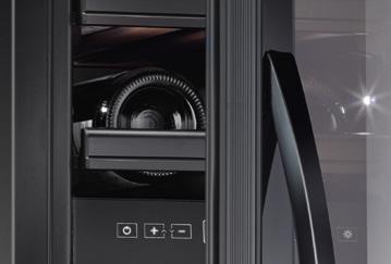 NYHET: FRAMELESS DESIGN FÖR VINER OCH KALLA DRYCKER De nya MaCave vinkylskåpen från Dometic anpassar sig lätt till varje vinlista och dryckesmeny.