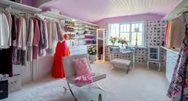 mer spatiösa klädkammare, även kallat walk-in-closets. Det här är Different mitt tredje colours och förhoppningsvis give different feels to your sista dressingroom jag inreder.