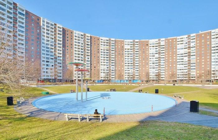 Täby Centrum Tillträde tidigast Enligt