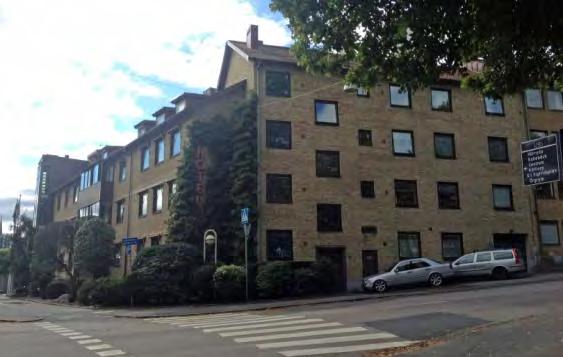 Gångstråk, både allmänna gång och cykelstråk går genom planområdet och till angränsade grönområden och