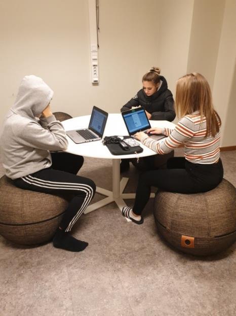 Skellefteå kommun Skellefteå and Kanalskolan Kanalskolan Virtual Reality (VR) har varit en gemensam aktivitet och samtal med unga och äldre deltagare i Skellefteå.