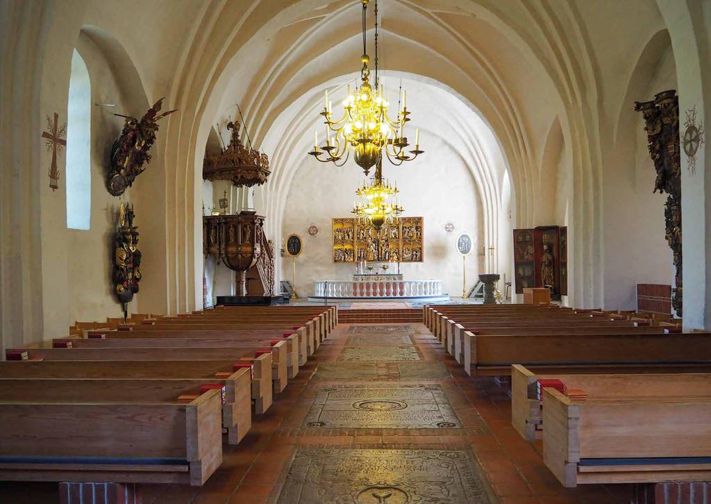Välkommen till Skärgårdens katedral som Värmdö kyrka ibland kallas. Det är den äldsta och enda medeltida kyrkan i Stockholms skärgård.