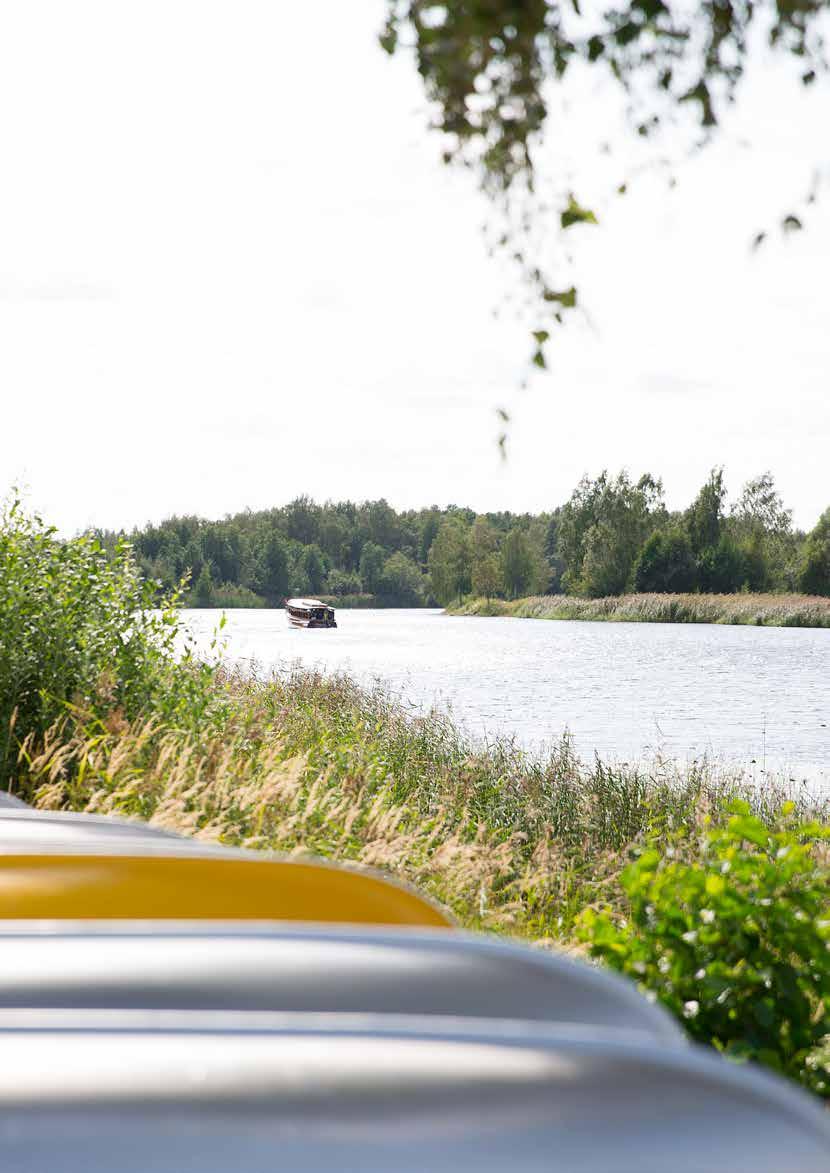 Upptäck en ny vardag invid kajen Att hitta hem i Brf Trädgårdsholmen innebär lyxen att bo vid vattnet, i ett nybyggt hem som inte kräver ett uns renovering och utan en stor trädgård som behöver