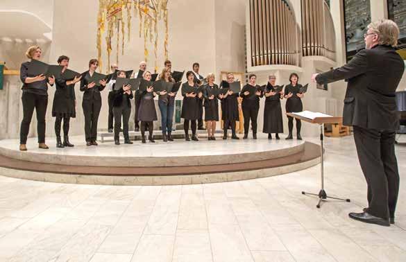 Mariakyrkans kör kören söker fler sångare särskilt tenorer och basar. Att sjunga ut är inte bara härligt utan gör dig även lycklig!