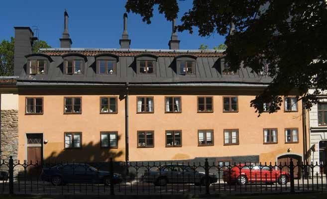 FASADEN MOT GATAN. FOTO J. MALMBERG. En brand ödelade 1723 större delen av bebyggelsen i Katarina församling och återuppbyggnaden gick långsamt i efterdyningarna av krig och pest.