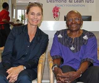 Vi fortsätter till kontraster mellan ökenlandskap och frodiga Garden Route. I Johannesburg besöker vi platser som har anknytning till Mandelas liv.