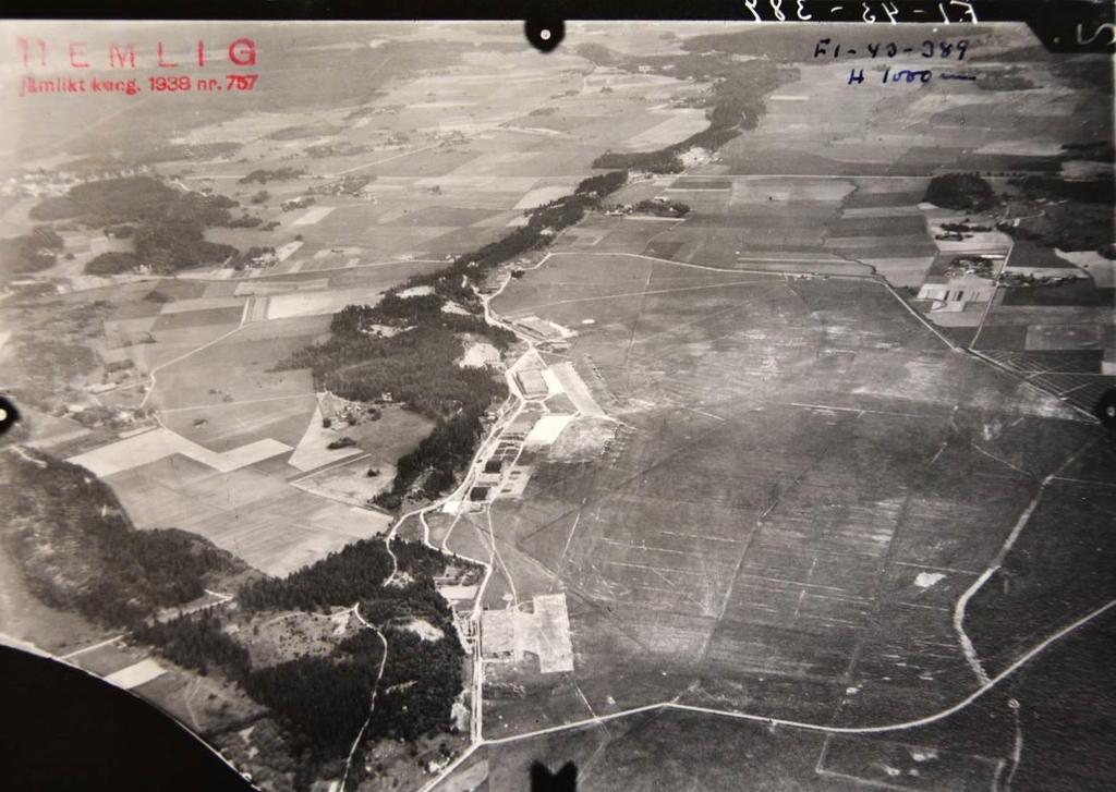 2. Historik Västmanlands militär har en historik som sträcker sig tillbaka flera hundra år innan det blev regemente, och framför allt innan Västmanlands flygflottilj bildades.