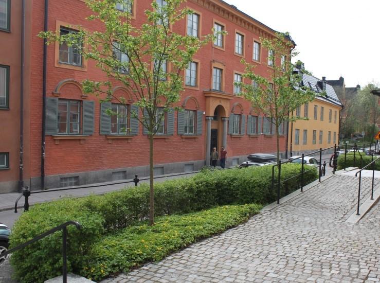 I direkt anslutning till planorådet finns det så kallade Borgarhemmet, uppfört 1839. Byggnaden är uppförd med fasad i putsad sten och tak med plåttakläggning.