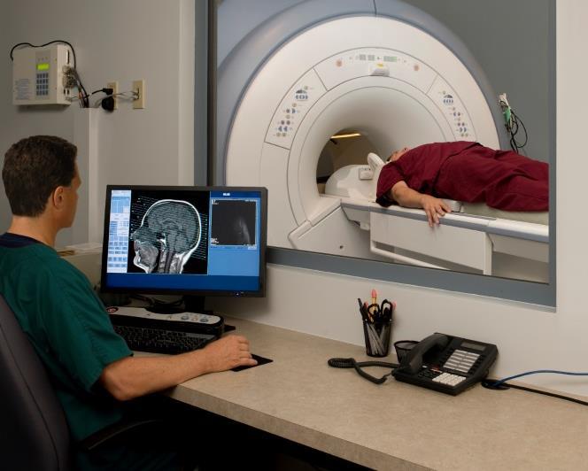 13 Verksamhetsbeskrivning Magnetisk resonanstomografi MR, eller Magnetic Resonance Imaging (MRI) på engelska, är en avancerad form av medicinsk bilddiagnostik där ett magnetiskt fält används för att
