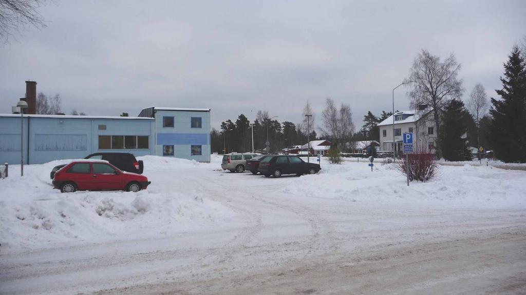 5(7) Bebyggelsen Bebyggelsen inne i stationssamhället är traditionell och enkel.