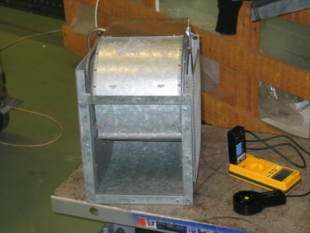 The heat leakage from the box was first tested in experiment 3a. The sunroof was replaced with a polystyrene lid to investigate how well insulated the polystyrene part of the box was.