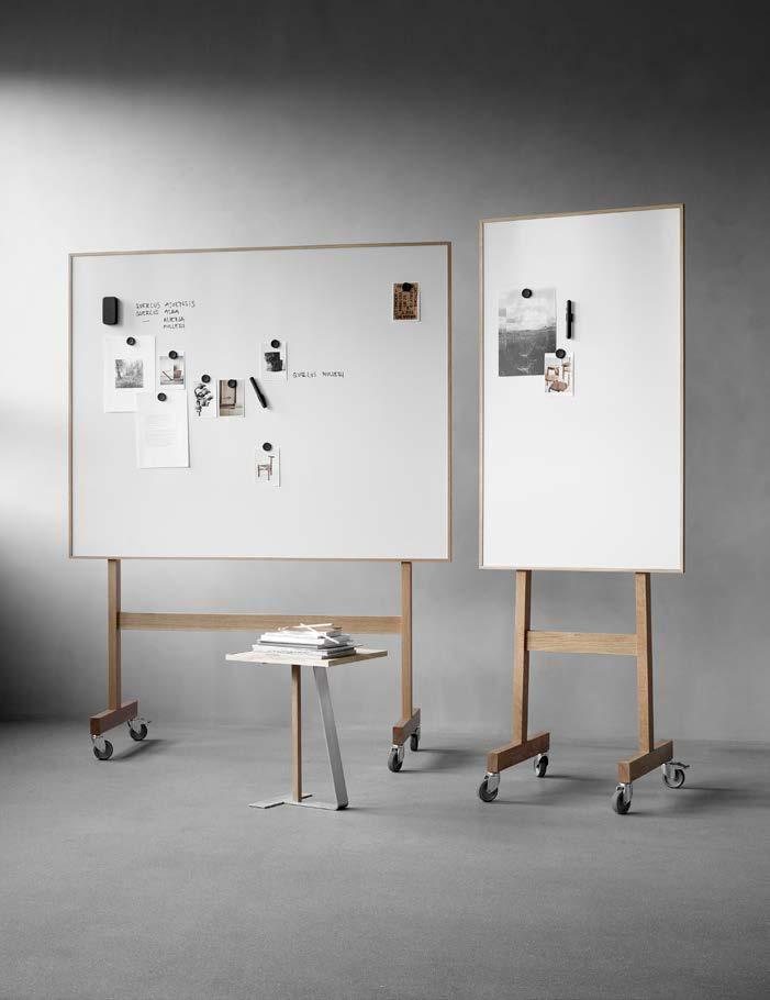 Mobila skrivtavlor Wood mobil whiteboard En mobil whiteboardtavla som är tillverkad i massiv ek med en kontrasterande vit glasemaljerad skivyta.