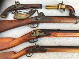 KÖPES Antika vapen och Björnsax köpes! Mynningsladdade gevär och pistoler, lod/sälbössa med tillbehör, sablar, bajonetter samt björnsax m m köpes av samlare.