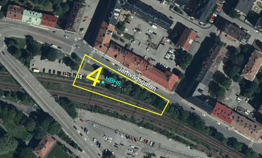 3.4 Delområde 4 Delområde 4 följer söder om Järnvägsgatan, norr om spårområdet se Figur 5. Marken används främst för parkeringsändamål. Figur 5: Flygfoto över delområde 4.