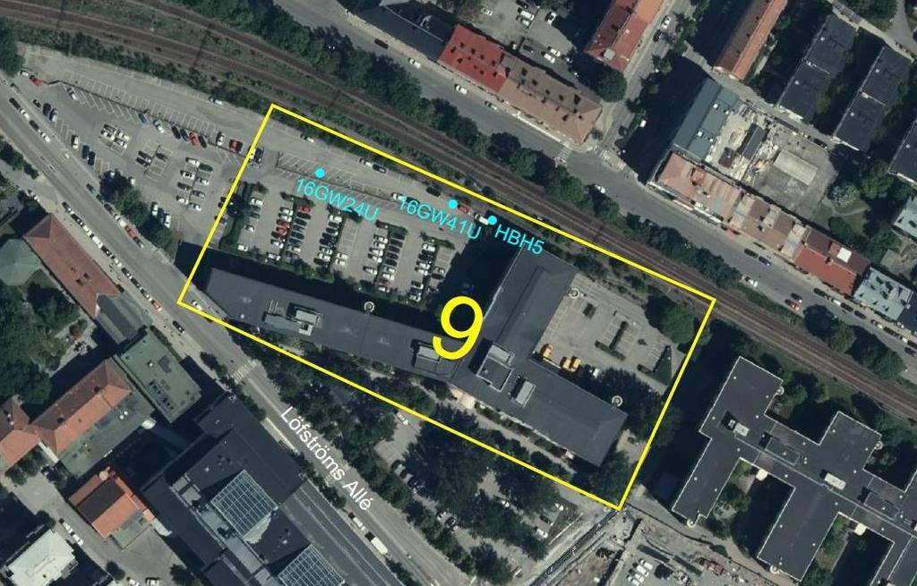 3.9 Delområde 9 Delområde 9 ligger söder om järnvägen, norr om Löfströms allé. Delområdet innefattar en stor kontorsbyggnad och tillhörande parkeringsyta norr om byggnaden, se Figur 10.