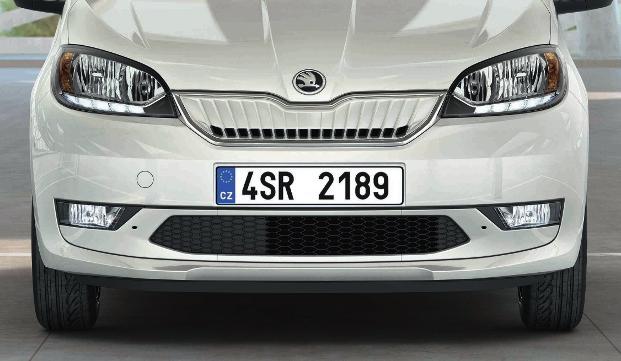 SMIDIG OCH UTSLÄPPSFRI Med kompakta dimensioner och utsläppsfri drift kommer CITIGO e iv i förgrunden när det gäller att definiera nya standarder för en smidig citybil.