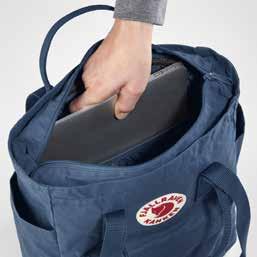 axelremsväska när du kliver på en fullsatt buss Kånken Totepack är