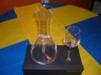 Pris: 75:- / styck, eller alla fyra för 200:- SLUTSÅLT! SLUTSÅLT! Orrefors vinkaraff med 4 glas, med graverat F 4 emblem.