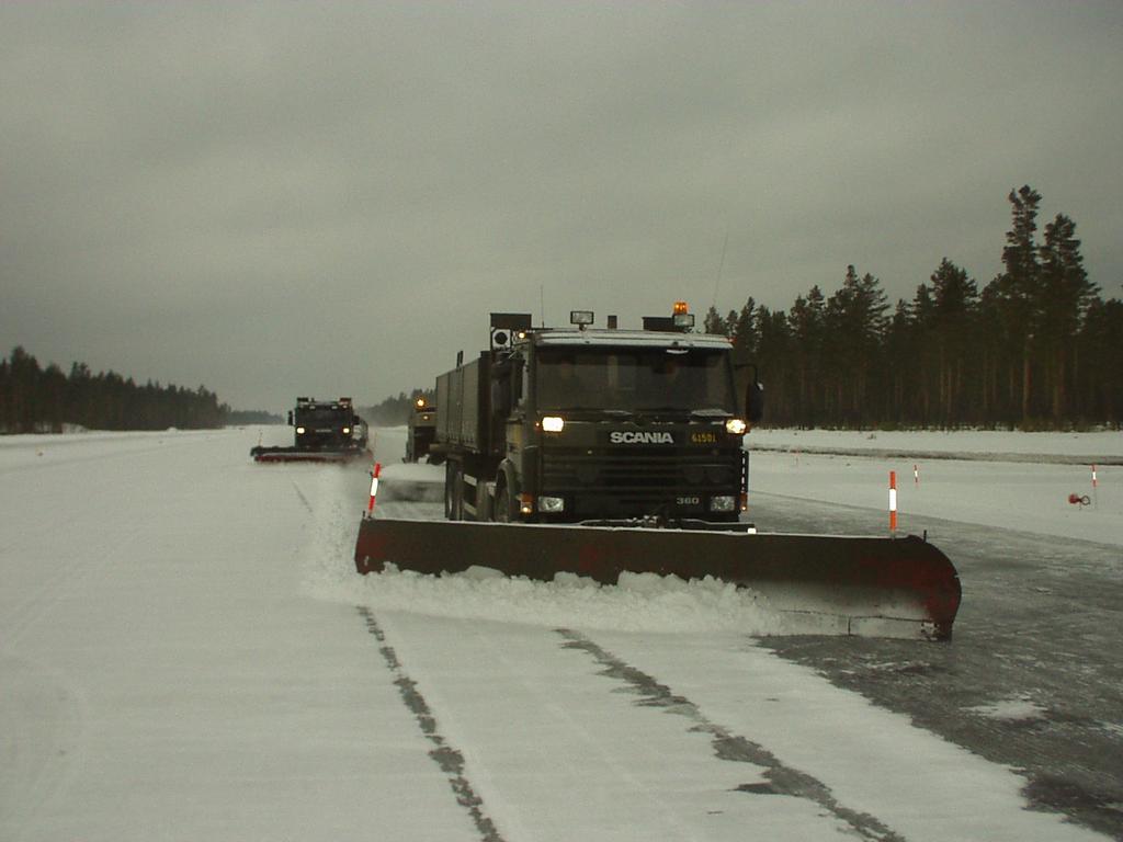 Snöslungan måste dessutom kasta snön i vindens riktning så man inte slungar i motvind, detta är viktigt att tänka på vid all snöröjning, annars kommer inte snön att skickas iväg så långt som krävs.