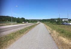 gräsremsa mot körbanan. Vid Astraallén sker ett sidbyte som saknar hastighetssäkring.