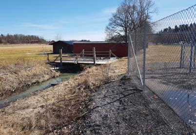 Återvinningen blockerar parkering vid cuper och större arrangemang samt döljer entré till motionsspår/naturgräsplaner.