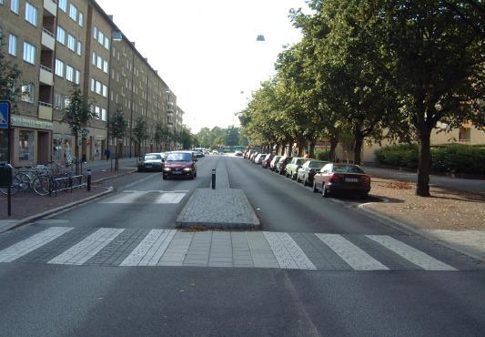 Arbetsrapport 2002:5 Effects of the New Swedish Law at Zebra Crossings and Vision Zero Countermeasures on Traffic Safety and Mobility, Especially for Children