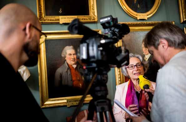 Olga Botner, ordförande för fysikpriskommittén, medverkade i många intervjuer om 2018 års fysikpris.