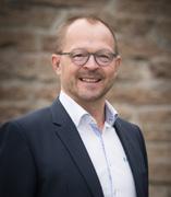 ETT ÖLANDSTEAM TILL ER TJÄNST Anders Törnqvist Ägare av företaget, fastighetsmäklare och ledamot av Mäklarsamfundet.