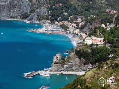 och i bedårande vackra Cinque Terre i södra Ligurien.