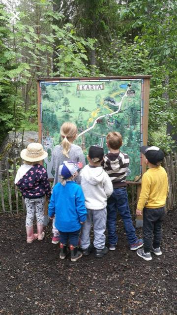 I början på sommarlovet gjorde förskolan och fritids en busstur till Trolska Skogen i