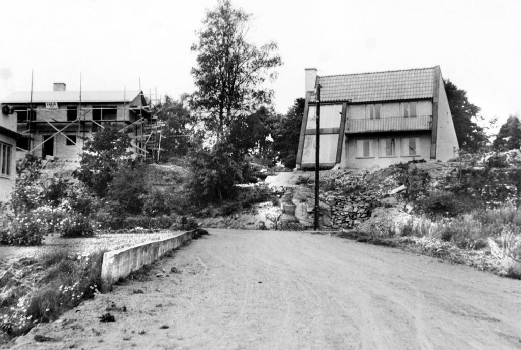 För att försöka råda bor på eländet med den dåliga grunden en gång för alla gör man nu ett synnerligen omfattande arbete.